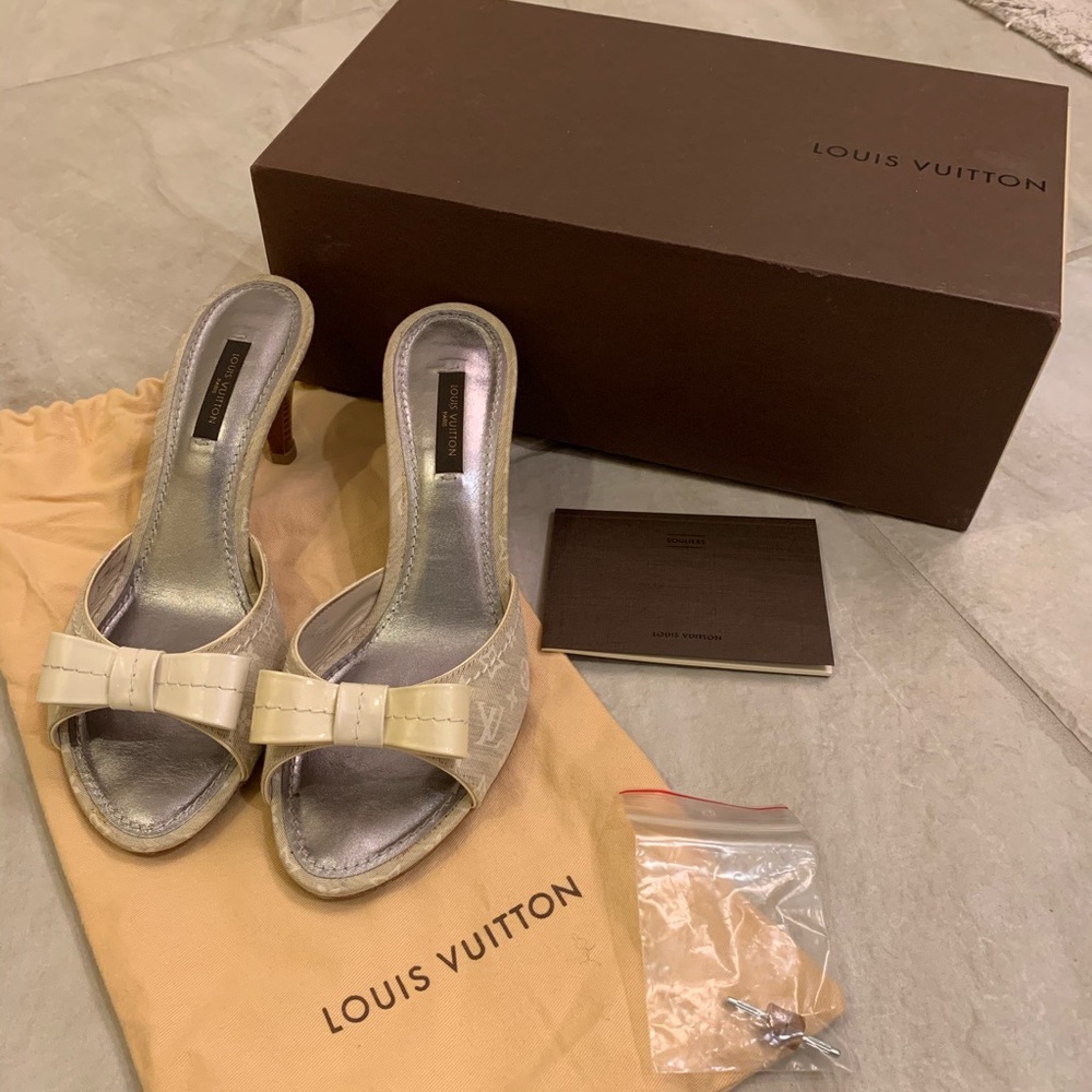 Louis Vuitton off white gray LV logo heels 37.5